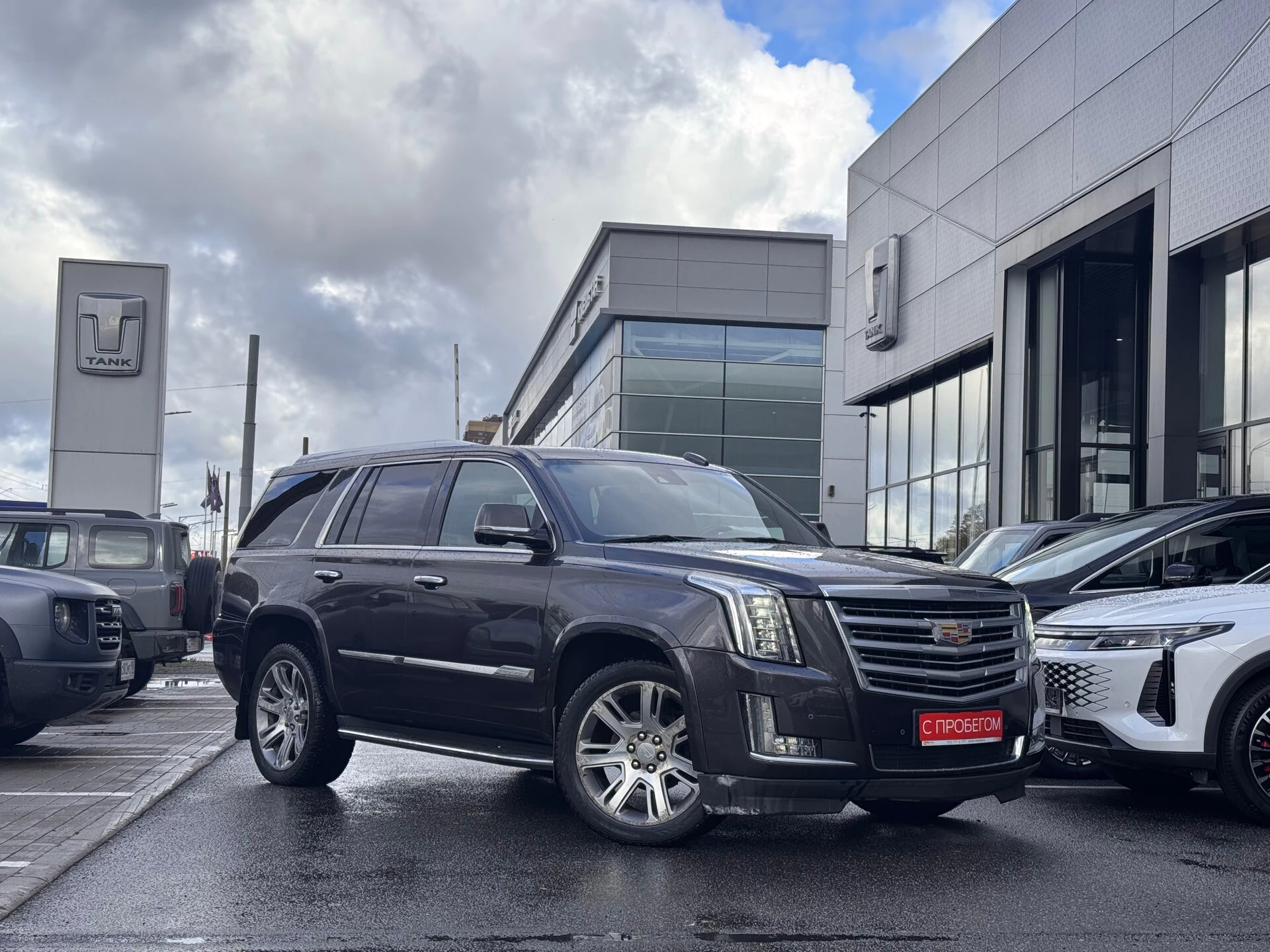 Cadillac Escalade Y3W****40 с пробегом